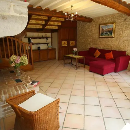 - Au Clair De La Pierre Casa de Férias